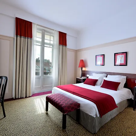 Plaza - Handwritten Collection