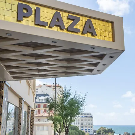 Plaza - Handwritten Collection