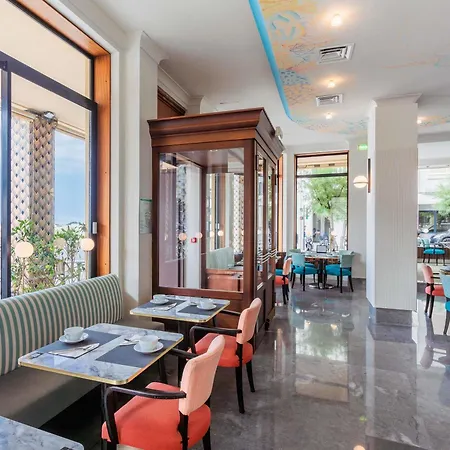 Plaza - Handwritten Collection