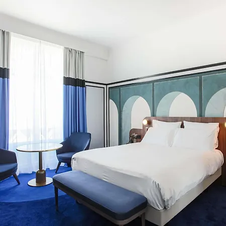 Hotel Plaza - Handwritten Collection