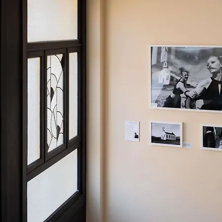 Hotel Plaza - Handwritten Collection