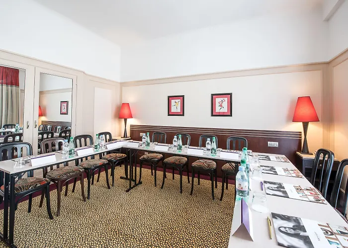 Hotel Plaza - Handwritten Collection