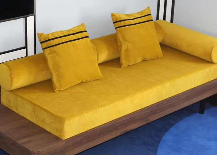 Plaza - Handwritten Collection 4*