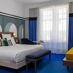 Hotel Plaza - Handwritten Collection