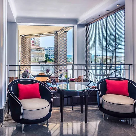 Plaza - Handwritten Collection