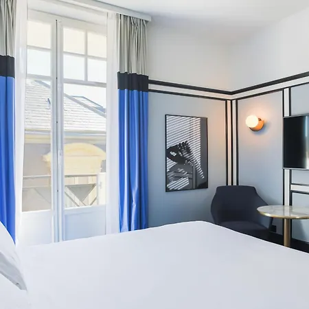 Hotel Plaza - Handwritten Collection