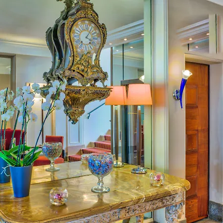Plaza - Handwritten Collection Hotel Biarriz