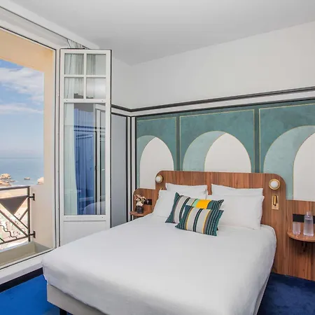 Hotel Plaza - Handwritten Collection 4*