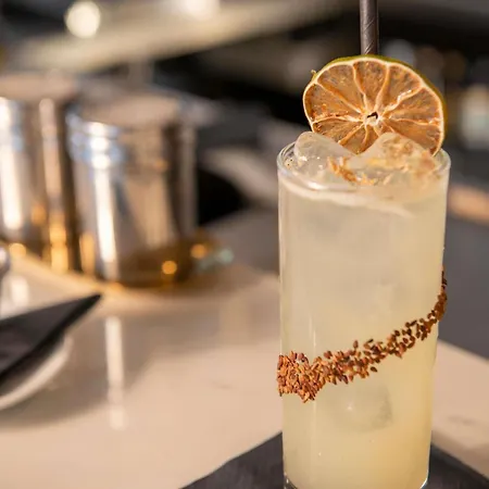 Plaza - Handwritten Collection Hotel