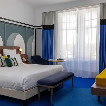 Hotel Plaza - Handwritten Collection 4*