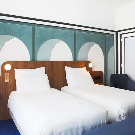 Hotel Plaza - Handwritten Collection