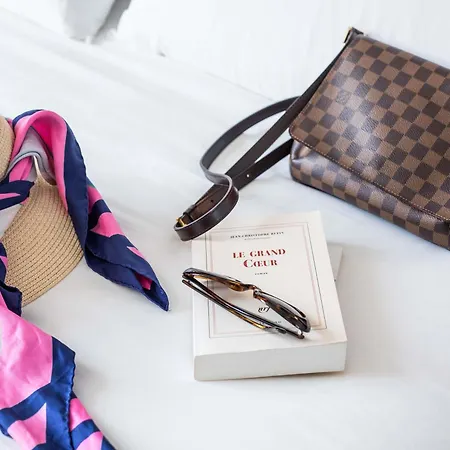 Hotel Plaza - Handwritten Collection 4*