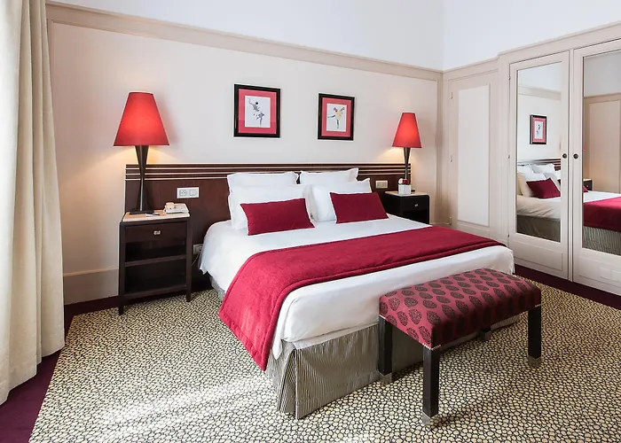 Plaza - Handwritten Collection