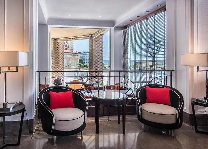 Plaza - Handwritten Collection Hotel