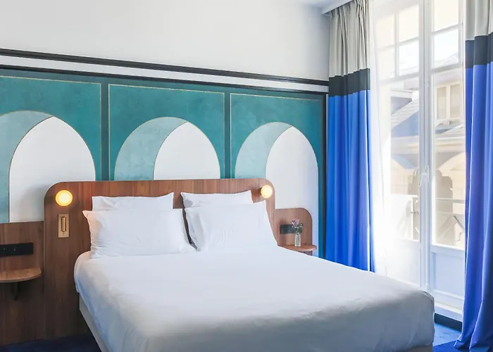 Plaza - Handwritten Collection 4*