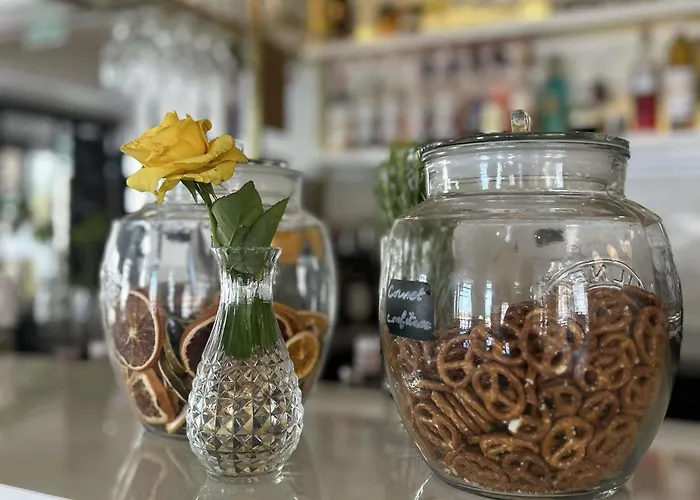 Hotel Plaza - Handwritten Collection