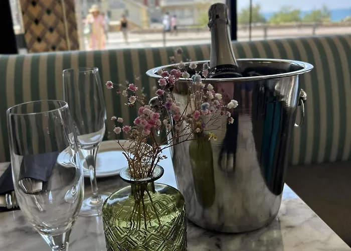 Ξενοδοχείο Plaza - Handwritten Collection Μπιαρίτζ