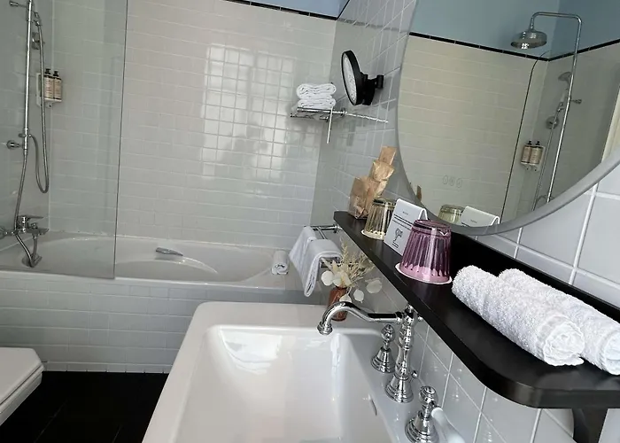 Plaza - Handwritten Collection